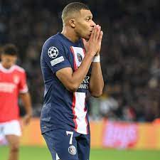 Quatre géants dans une prochaine maison potentielle